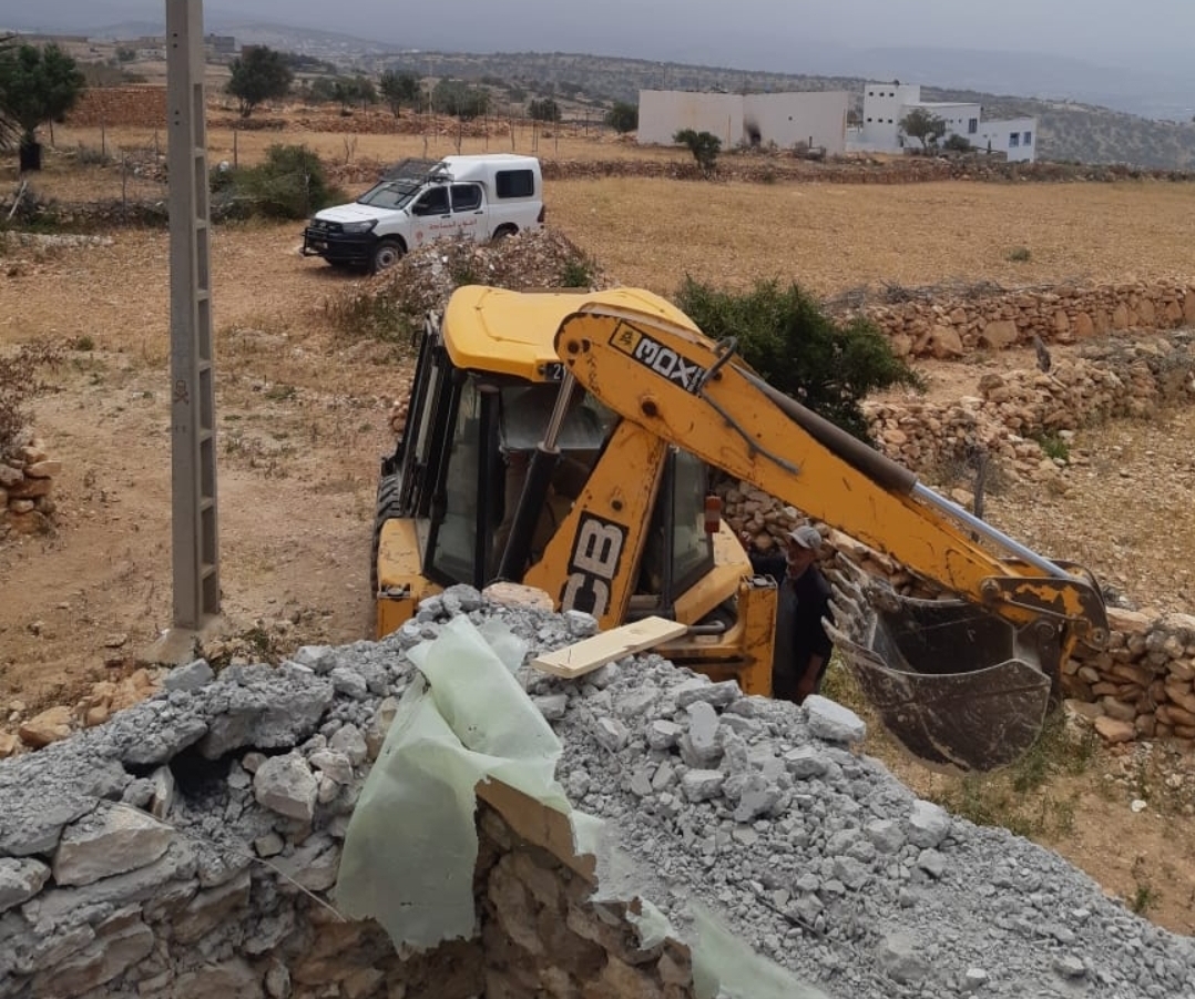 سلطات تغازوت باكادير تقوم بهدم بناية غير مرخصة