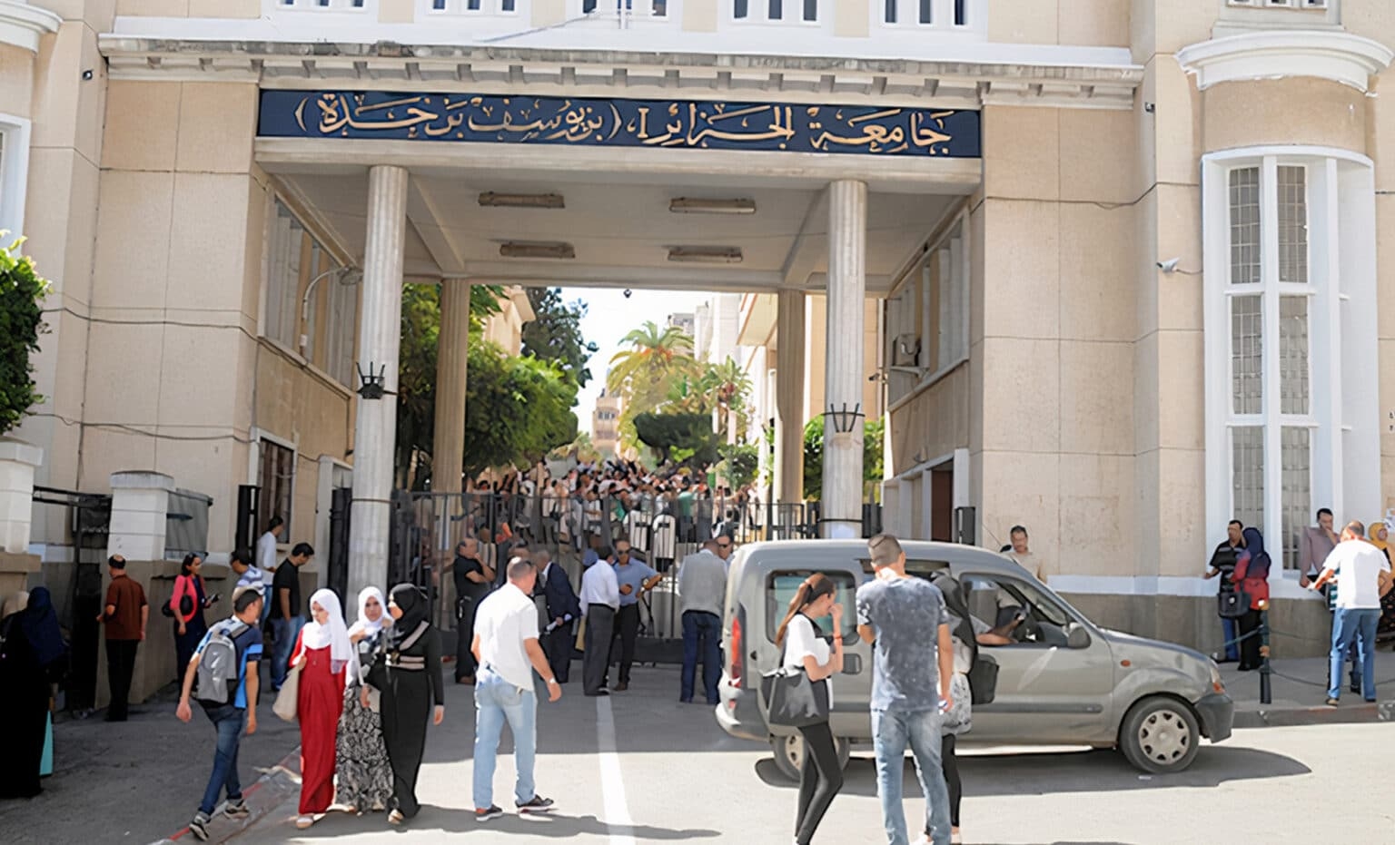 الجزائرتمنع اساتذة التاريخ من التصريحات الإعلامية