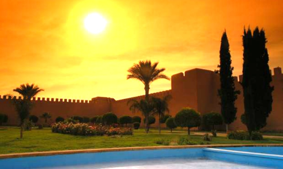 طقس الجمعة.. أجواء حارة مع زخات رعدية بهذه المناطق