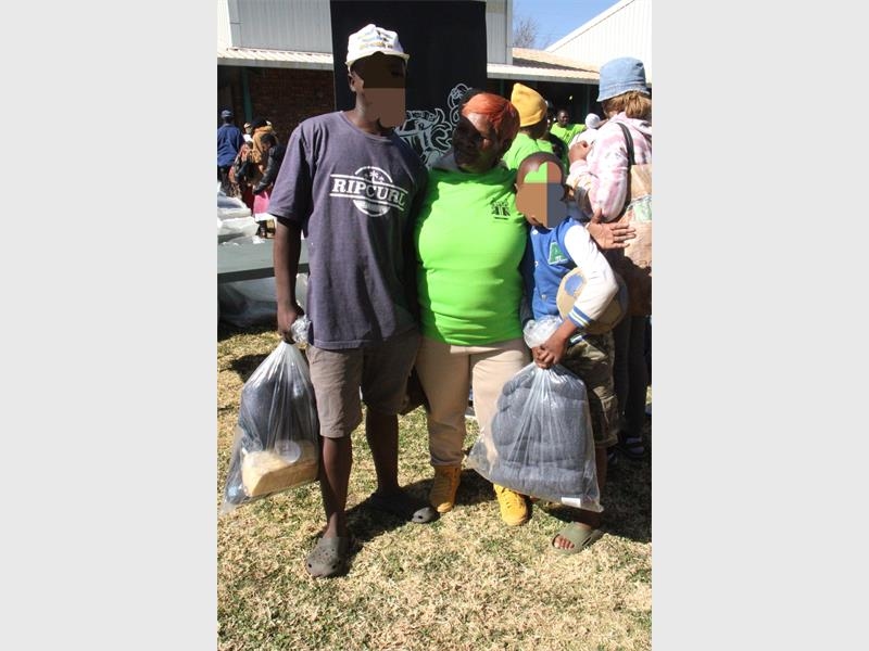 Thousands receive warmth as Moti Cares Foundation distributes 2 500 blankets in Tsakani
