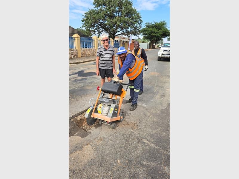Concrete maestro joins fight against potholes in Heidelberg