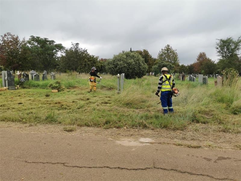 Tshwane cleans up cemeteries after public outcry