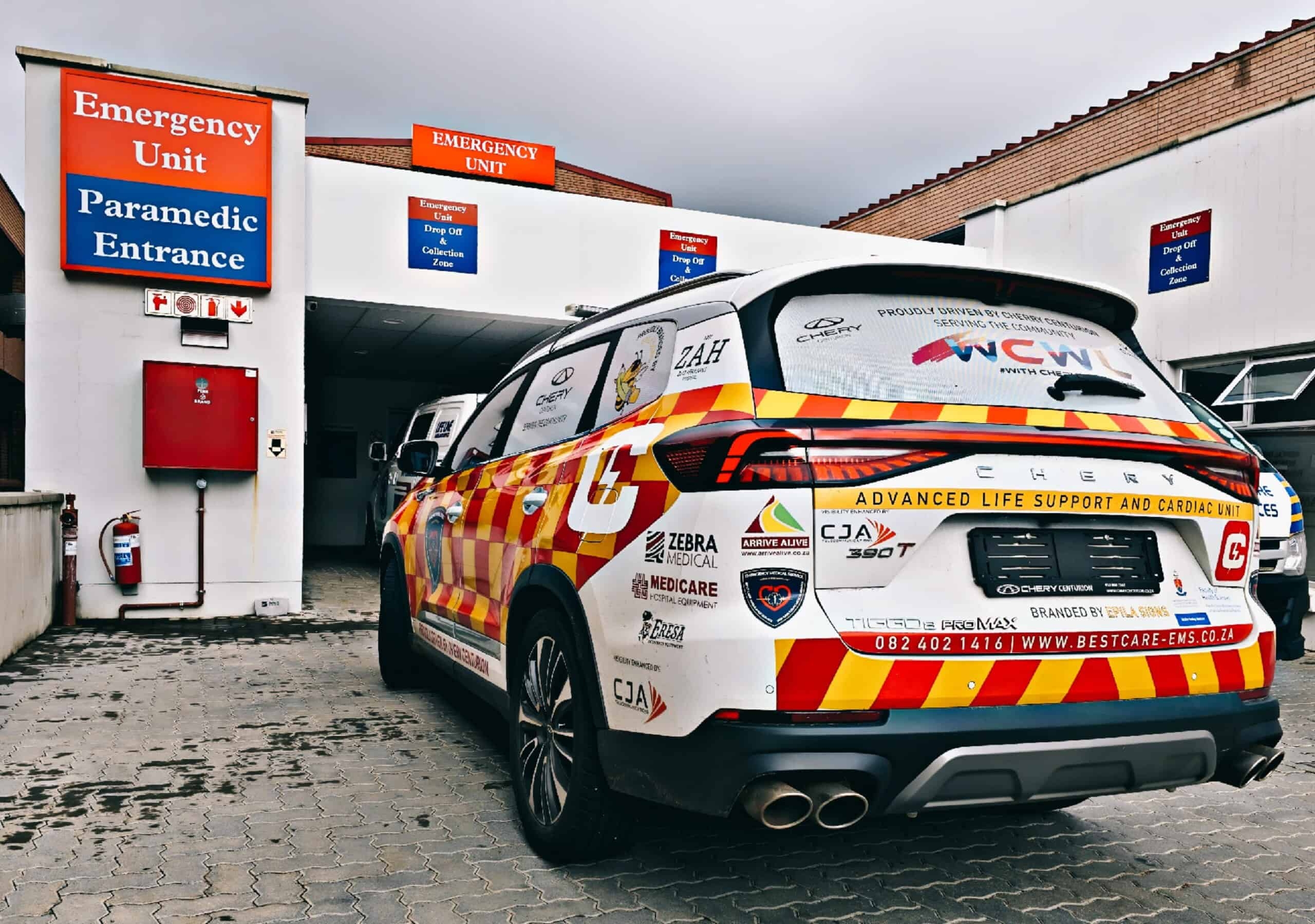 Emergency team races through wet streets to save life