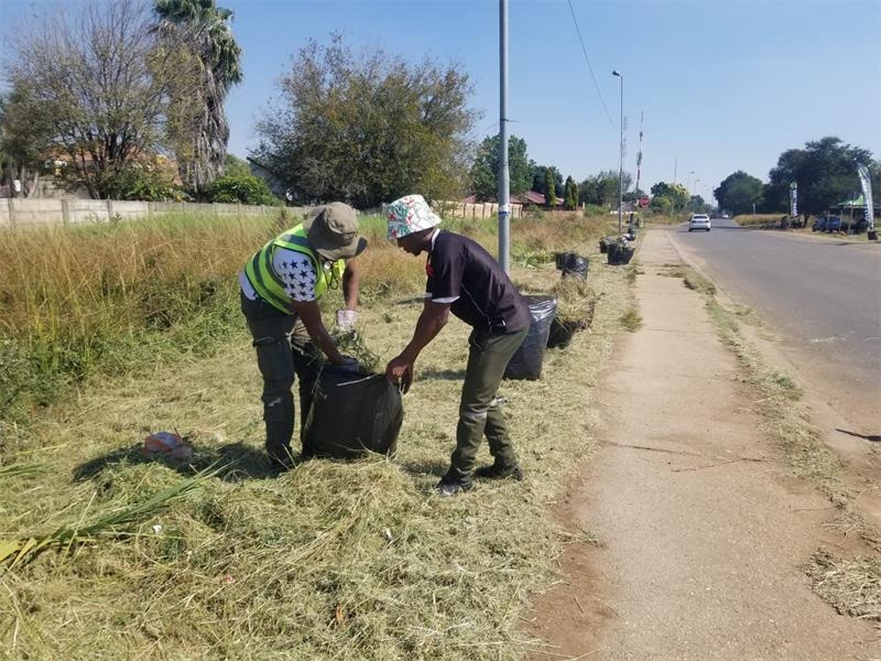 Clean-up drive in Theresapark revives community spirit and public spaces in Ward 98