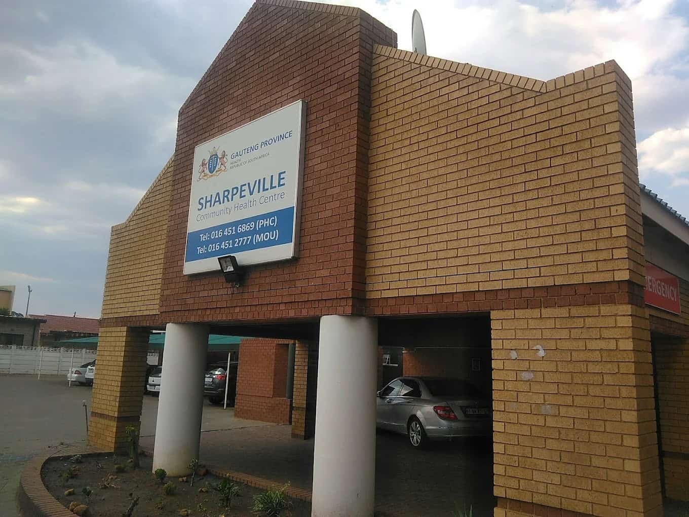 Residents prevent foreigners from accessing healthcare at local clinics