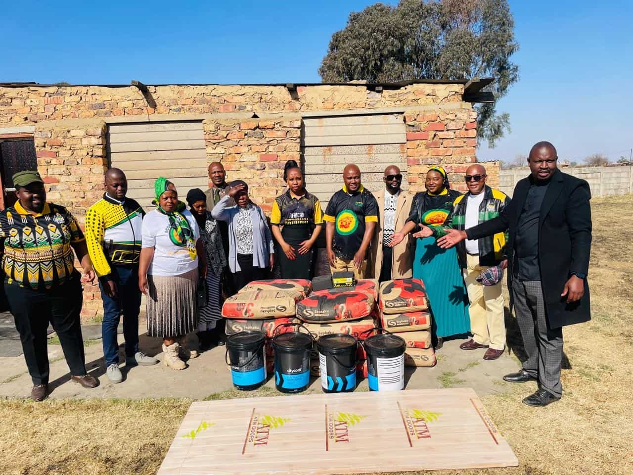 Clr Mathebula donates building materials to Kamgewane church