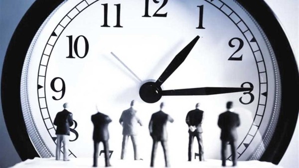 الجمعة منتصف الليل.. طريقة تفعيل التوقيت الشتوي 2024 على هاتفك تلقائيًا (تفاصيل)