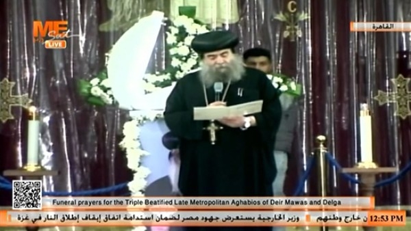 فيديو.. أسقف أسيوط يشارك في صلاة جناز الأنبا أغابيوس ويقرأ الإنجيل
