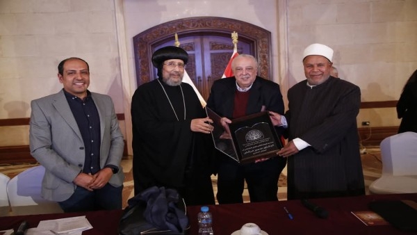 المركز الثقافي القبطي الأرثوذكسي يقيم ندوة 'كاتب وكتاب' بـعنوان: 'المواطنة والهوية عبر الأجيال'