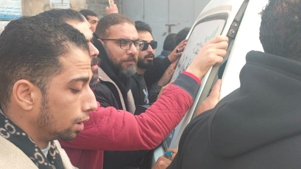 انهيار أسرة الشاب أحمد مرجان نجل صاحب مطعم مأكولات في جنازة شعبية بشوارع المحلة