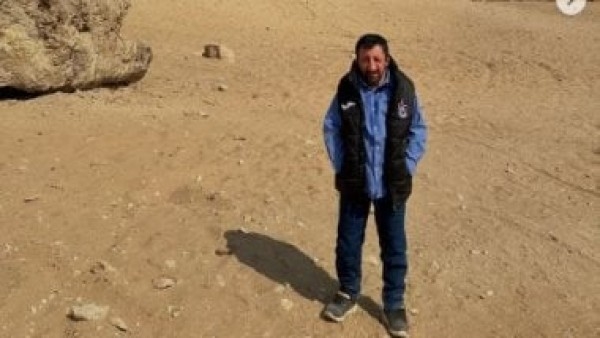 كوكسال بابا يزور الأهرامات ويتلقط الصور التذكارية