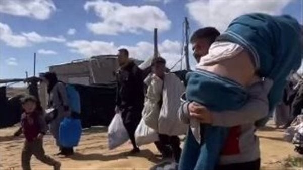 أصوات بكاء وذعر، مقطع مؤلم يوثق نزوح أهل غزة من تل السلطان (فيديو)