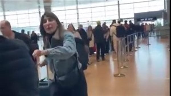 لحظة إخلاء مطار بن جورين الإسرائيلي من المسافرين والهروب إلى الملاجئ (فيديو)
