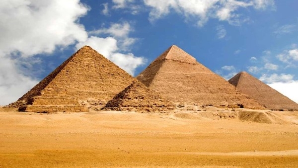 هل توجد مدينة مدفونة تحت الأهرامات؟.. خبير يرد على دراسة مثيرة للجدل