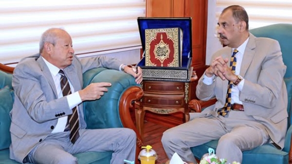 محافظ سوهاج يستقبل المهندس نجيب ساويرس لمناقشة مشروع "دار وسلامة" وبحث فرص الاستثمار بالمحافظة