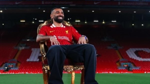 بعد تجديد عقده.. محمد صلاح يتألق بسيارة قيمتها 30 مليون جنيه