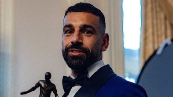 محمد صلاح يعلق على فوزه بجائزة لاعب الموسم في إنجلترا: شرف عظيم