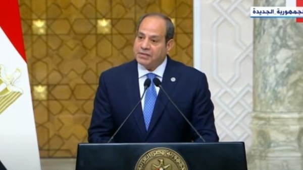 الرئيس السيسي للصيادين: أرجو إنكم تصدقونا وتثقوا فينا.. بنشتغل علشان نغني الناس ونغير واقعهم