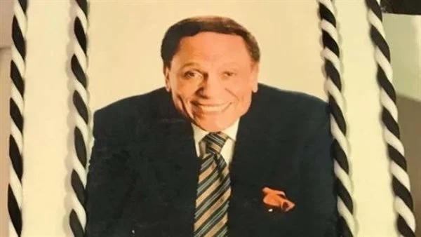 عادل إمام يطفئ شمعته الـ 85 بحضور الأهل والأصدقاء المقربين