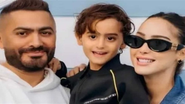 تامر حسني يوجه رسالة مؤثرة لجمهوره بسبب الحالة الصحية لنجله آدم