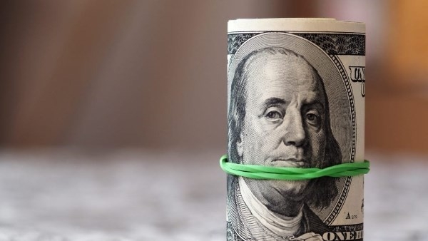 تراجع كبير في سعر الدولار اليوم
