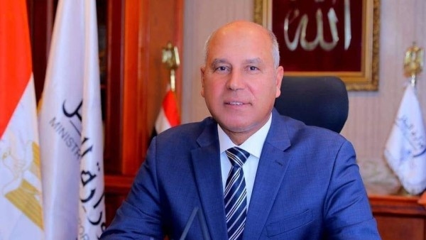 نجيب ساويرس يدافع عن كامل الوزير بعد كارثة الإقليمي: إلقاء اللوم على وزير النقل هو أمر غريب
