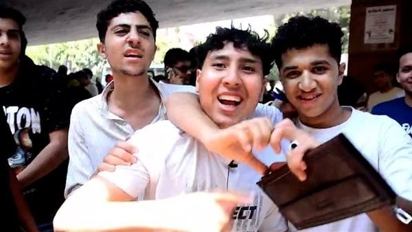 رسالة طالب ثانوية عامة لوالده: "مش باروح الدروس من قبل رمضان.. وصرفت الفلوس" (فيديو)