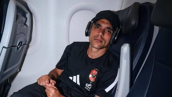 «الصورة اتشالت».. الأهلي في موقف محرج بعد ظهور عبوة السنوس بجانب بن شرقي