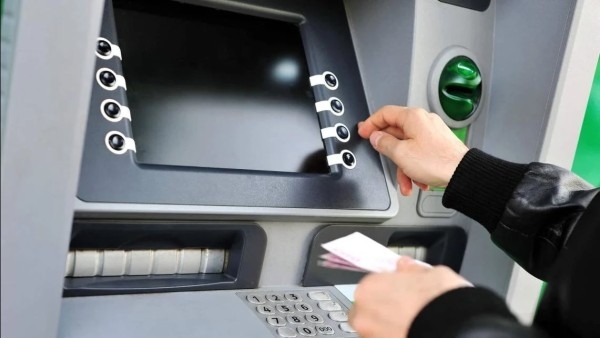 حد السحب اليومي من إنستاباي وماكينات الـATM بعد قرار المركزي رسميًا