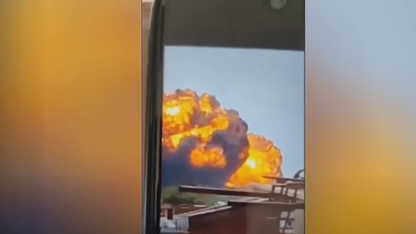 لحظة سقوط الطائرة الهندية وعلى متنها أكثر من 200 شخص