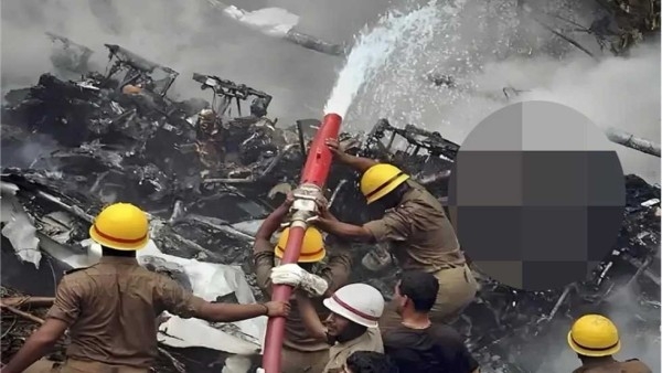 الشرطة الهندية: العثور على ناجٍ من حادث تحطم الطائرة المنكوبة