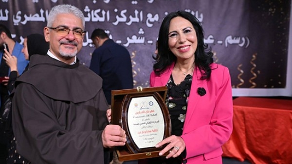 خالد منتصر عن تكريم زوجته في الكاثوليكي للسينما: "فخور بأن سماح خريجة مدرسة راهبات.. طلبت مني أطلب يدها من الراهبة تريزينا"