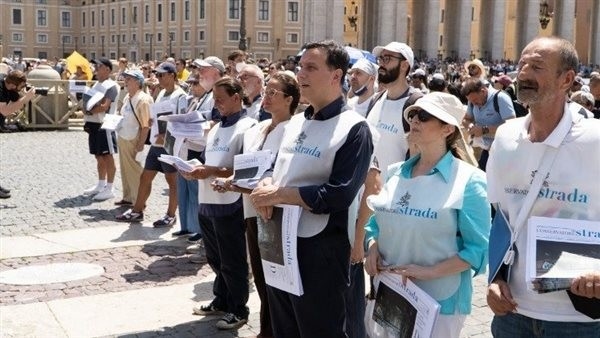 بمناسبة مرور 3 سنوات على إصدارها.. البابا لاوُن الرابع عشر يوجه رسالة إلى العاملين في جريدة Osservatore di strada