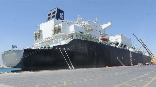«البترول» توضح حقيقة خسائر الدولة 600 مليون دولار شهريًا بسبب سفن التغويز