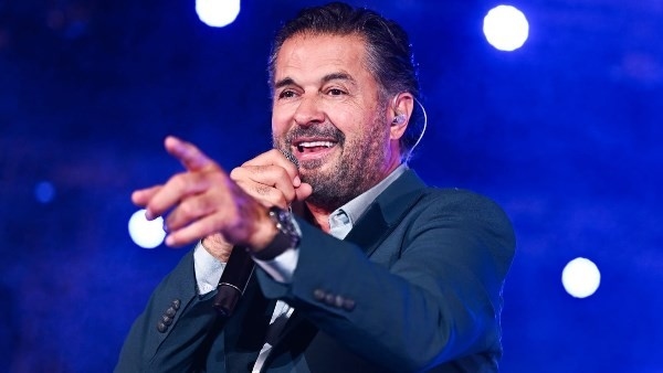 راغب علامة يوجّه رسالة مثيرة لـ نقيب الموسيقيين بعد قُبلة الحفلة