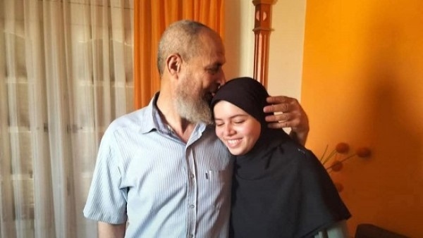 نجاة الأولى على الجمهورية في الثانوية العامة وإصابة والدها في حادث تصادم على الصحراوي