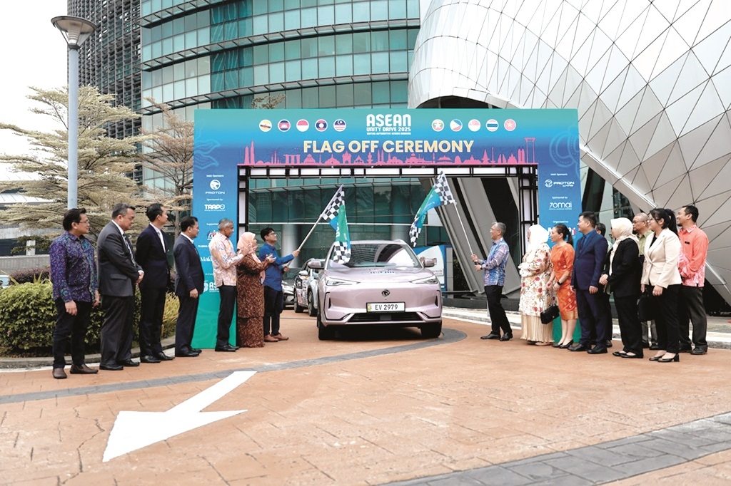 Proton e.MAS 7 touts Asean EV connectivity