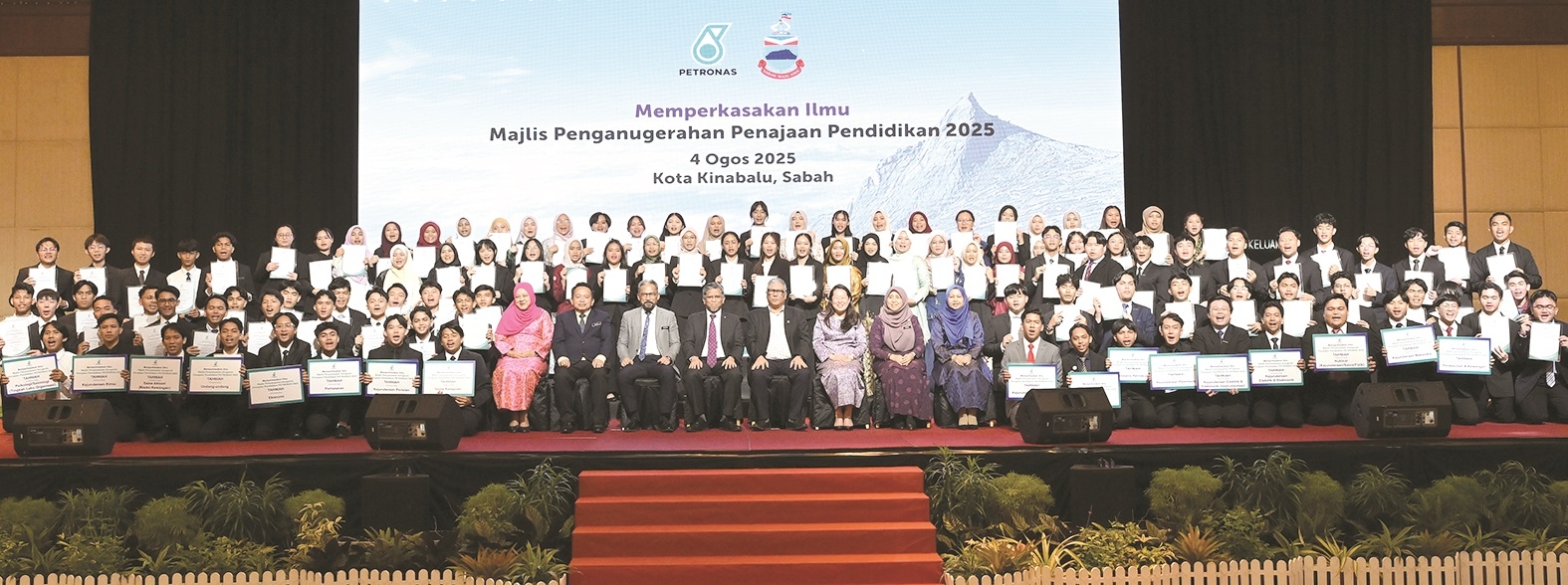 Petronas study awards for 100 top Sabah students