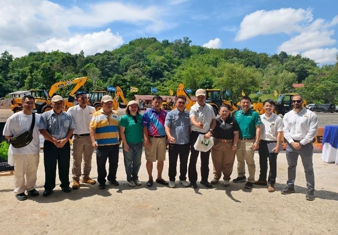 Over 100 at excavators live demo event in Penampang