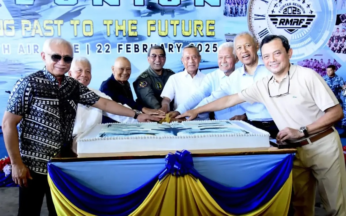 Royal Malaysian Air Force's ‘top guns', past and present, reunite