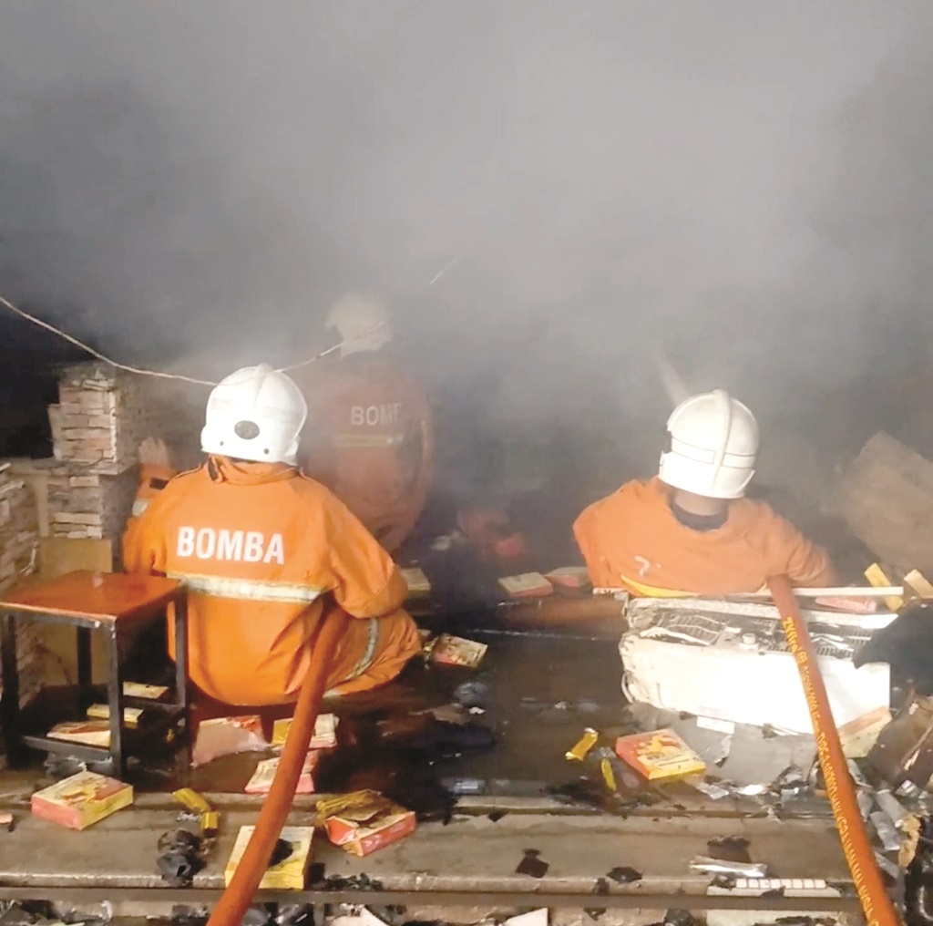 Shoplots razed in Semporna