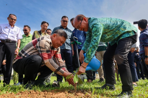 88 Tuaran schools set tree-planting record for Earth Day