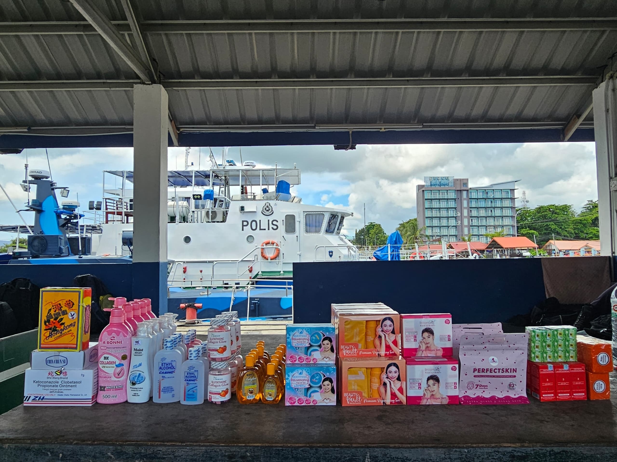 Marine seizes cosmetics in Semporna
