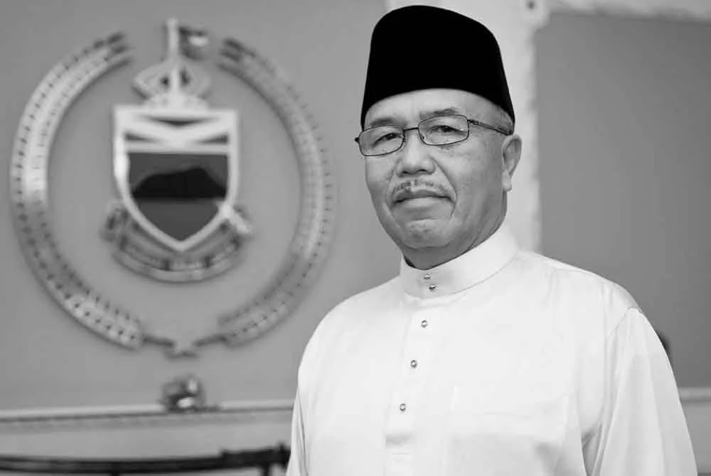 Former Governor Tun Ahmadshah passes away