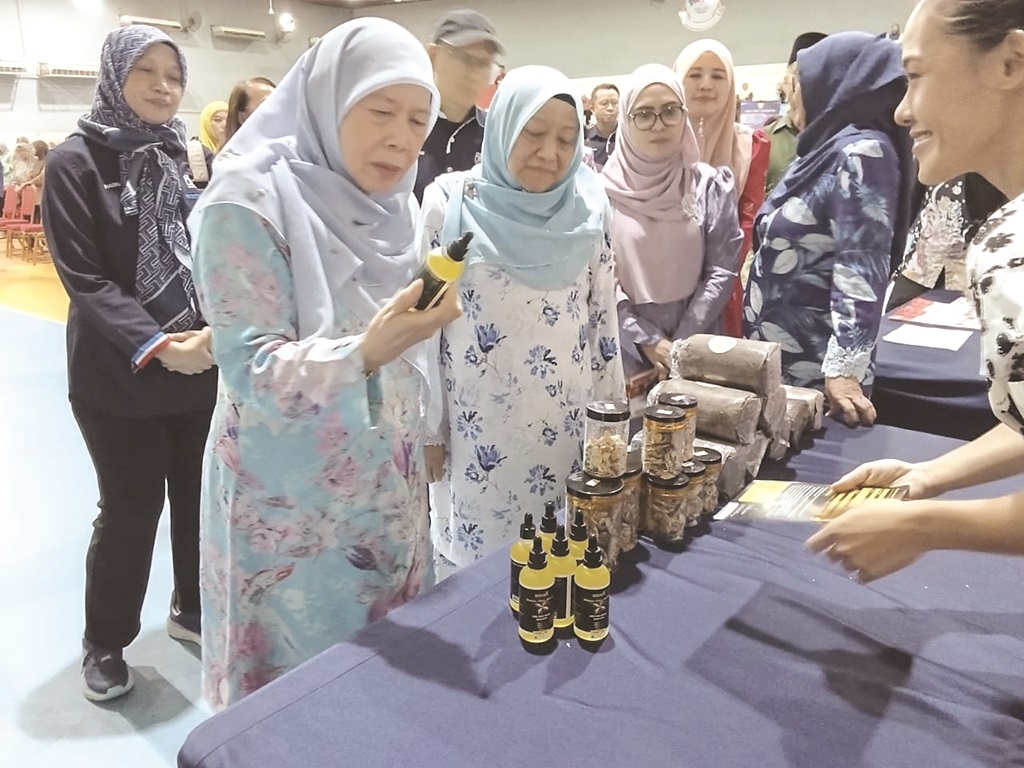 Dayang: New initiative to empower young women traders