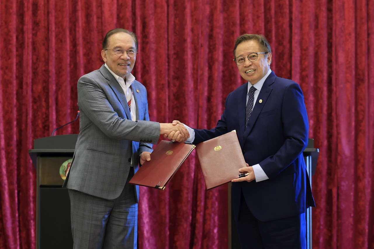 Putrajaya, Sarawak sign joint declaration on Petronas, Petros