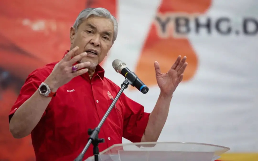 Umno must have 7 ministers with Tengku Zafrul's exit, Zahid tells Anwar