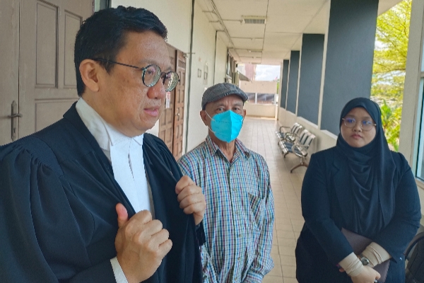 Molesting 13-year-old: Aussie freed