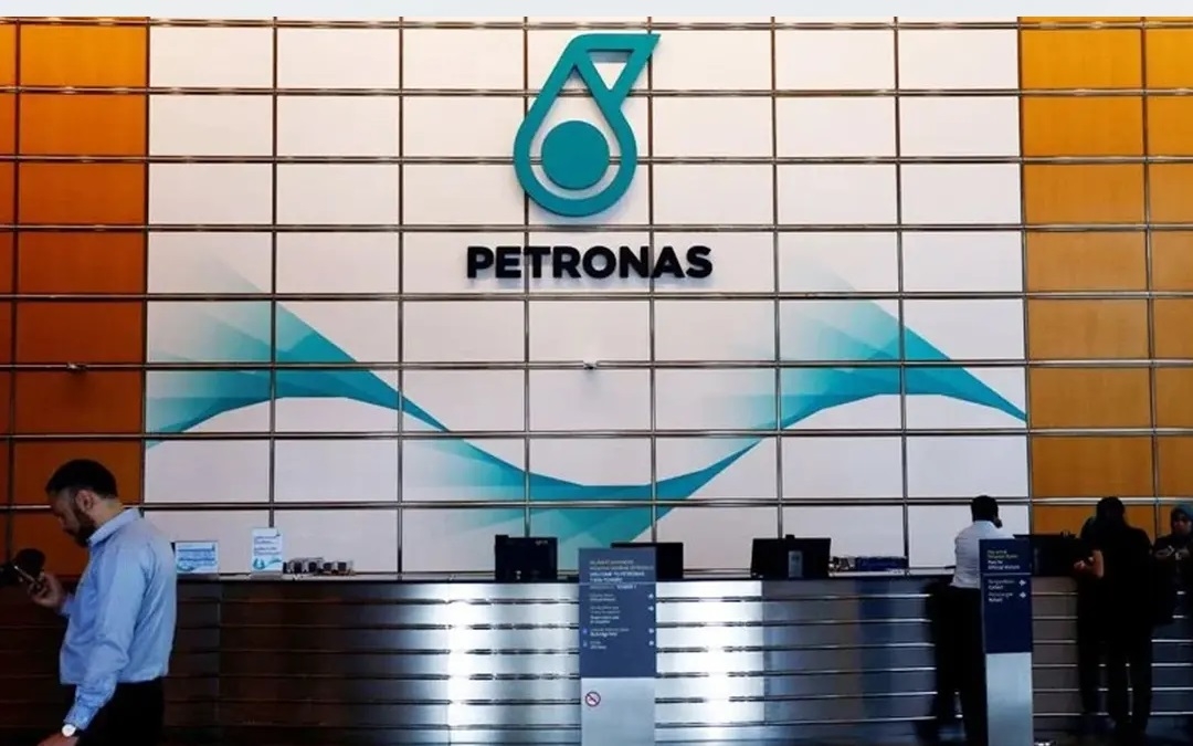 Weaker Petronas undermines Malaysia's geoeconomic strength, says Wan Fayshal