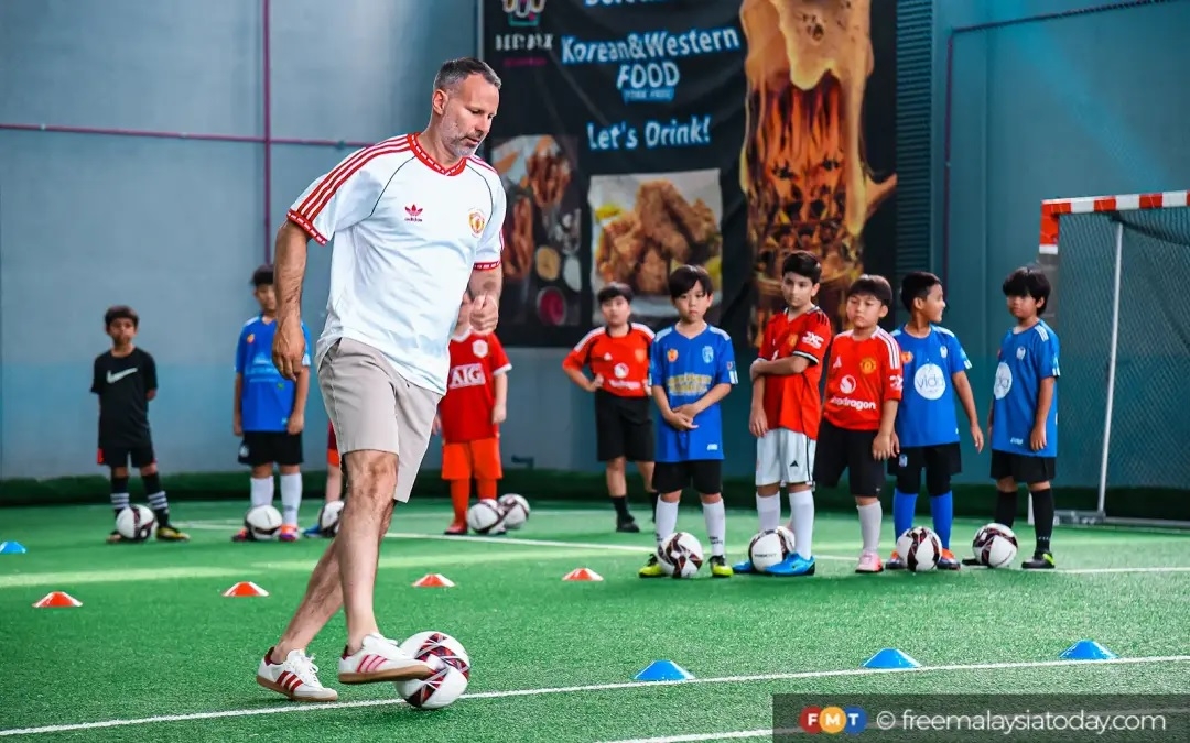 Footballers can't afford to stay still, says Ryan Giggs